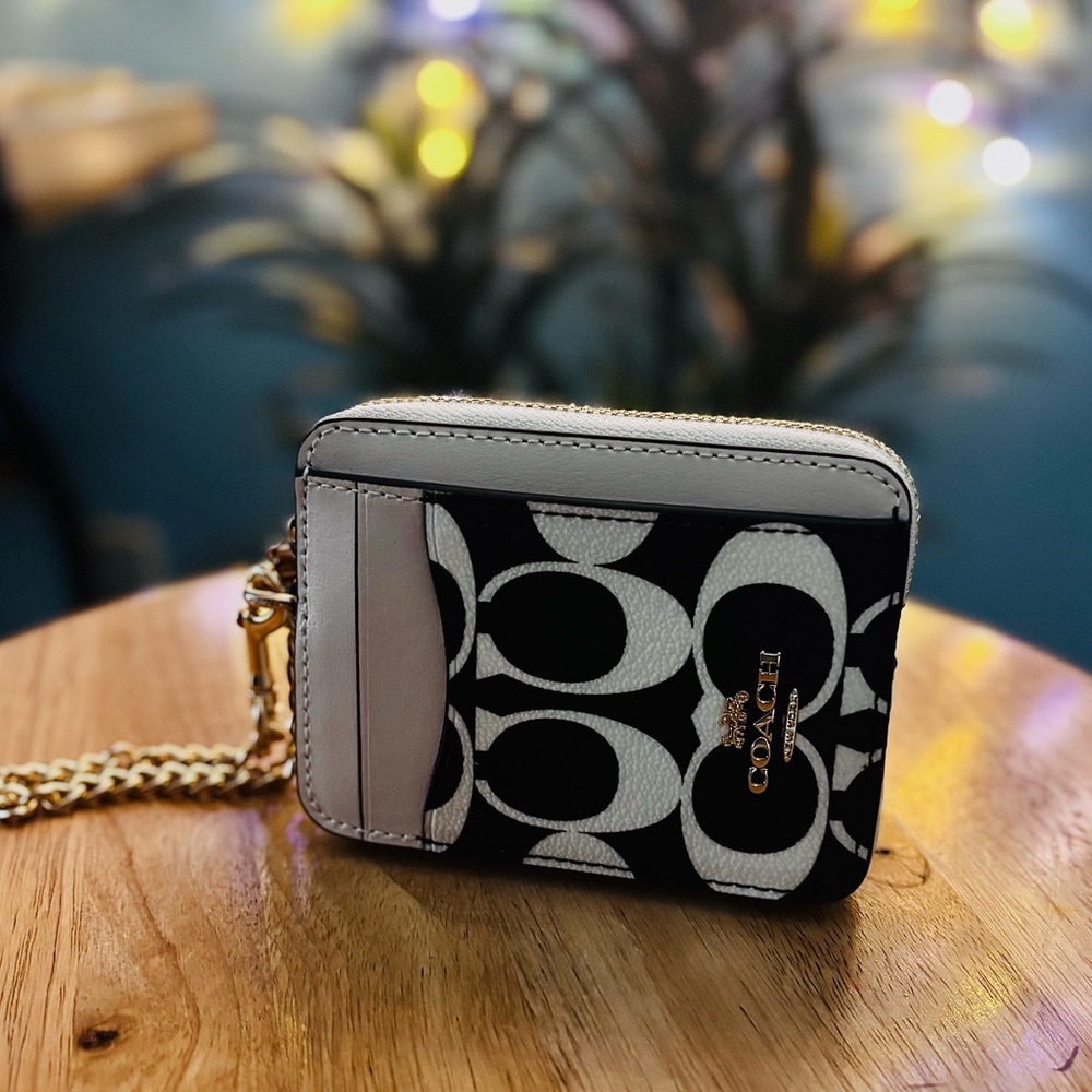 Coach NWT Zip Wallet Black and White Card Holder